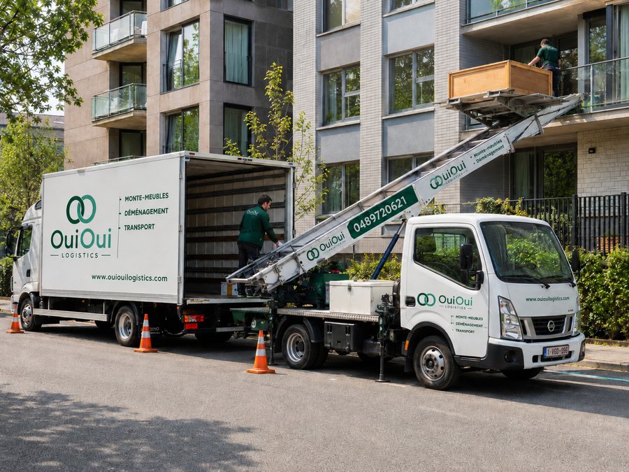 Lift monte-meubles OuiOui Services en action à Namur